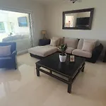 Beachfront Spacious 4-bed Apartment, Granados Apartman Marbella