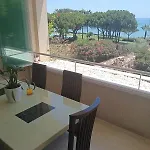 Apartman Beachfront Spacious 4-bed Apartment, Granados *