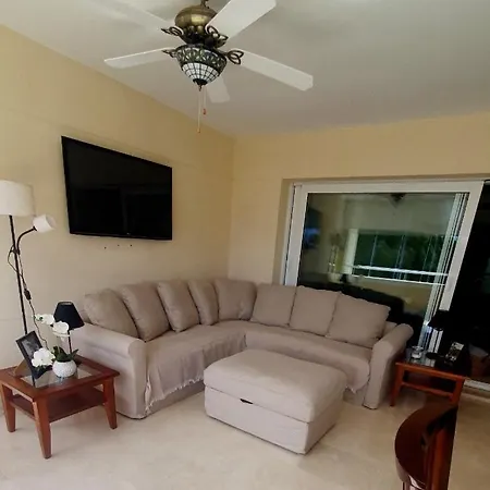 Beachfront Spacious 4-bed Apartment, Granados Apartamento