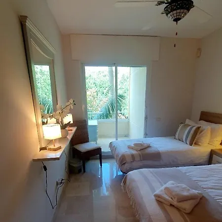 Apartamento Beachfront Spacious 4-bed Apartment, Granados *
