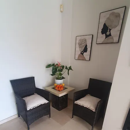 Beachfront Spacious 4-bed Apartment, Granados Apartamento Marbella