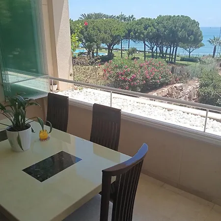 Apartamento Beachfront Spacious 4-bed Apartment, Granados *