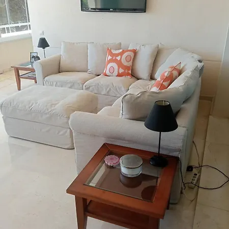 Beachfront Spacious 4-bed Apartment, Granados Apartamento Marbella
