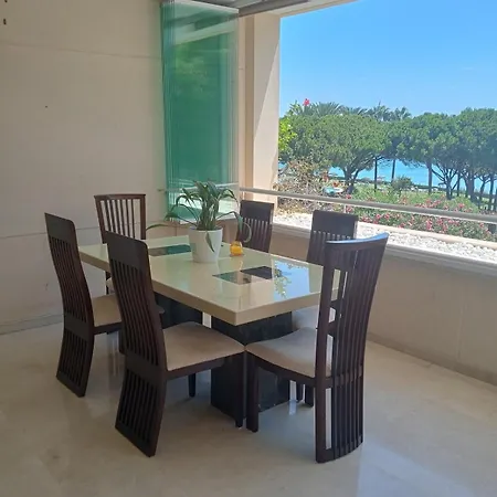 Beachfront Spacious 4-bed Apartment, Granados Marbella